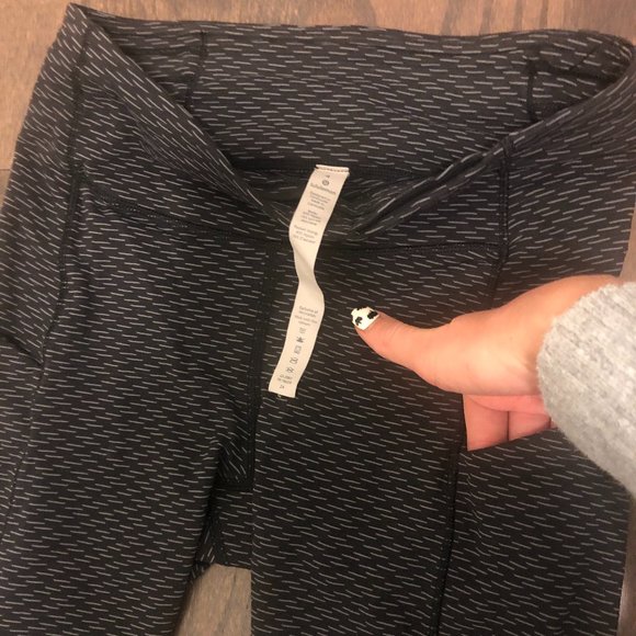 Limited Edition Lulu lemon Leggings size 4 - Picture 2 of 5